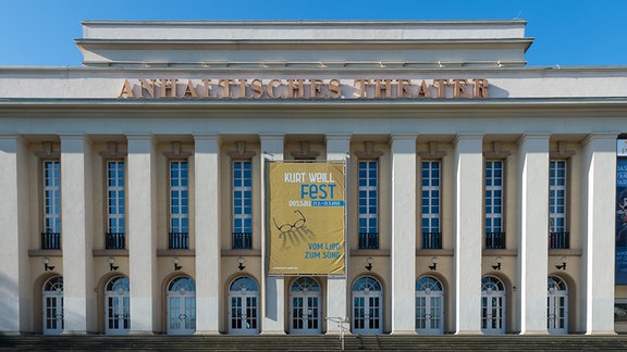 Außenansicht des Anhaltischen Theater in Dessau-Roßlau