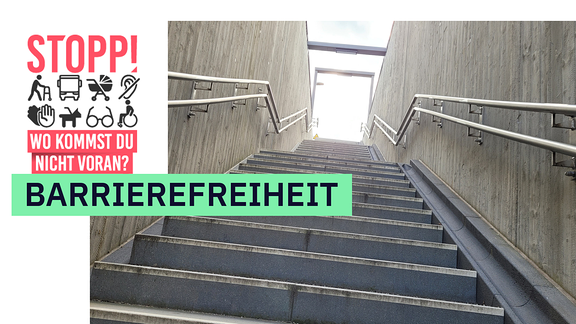 Eine steile Treppe am Bahnhof Meinsdorf von unten.