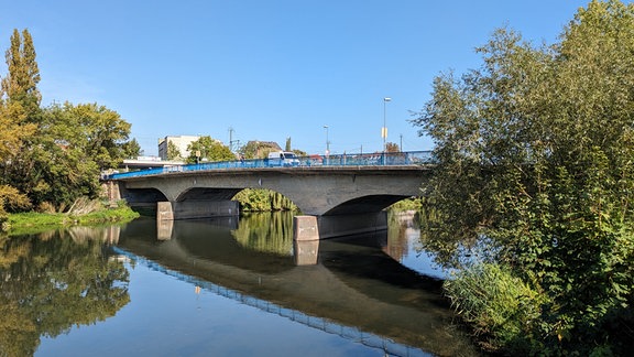 Brücke über einen Fluss