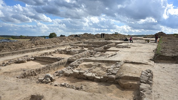 Die freigelegten Mauerreste des Hauptgebäudes 