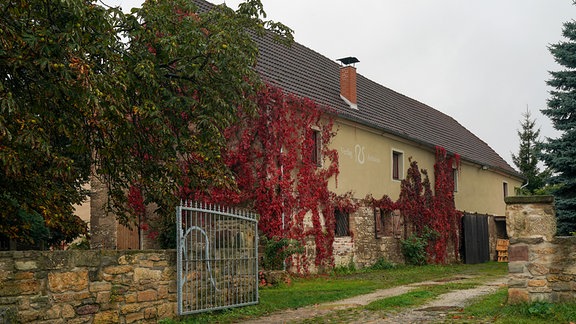 Teil des Anwesens des Verlegers Kubitschek mit dem Verlag „Antaios“ und dem „Institut für Staatspolitik“ in Schnellroda. 