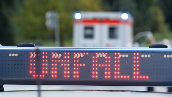 Der Schriftzug "Unfall" im Display eines Einsatzfahrzeugs