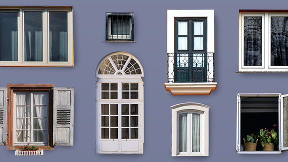 Vor einem blauen Hintergrund sind verschiedene Fenster zu sehen. Manche sind neu und gehören zu teuren Wohnungen - andere Fenster sind kaputt und gehören zu niedrigpreisigen Wohnungen.