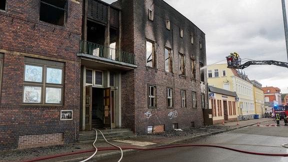 Weißwasser - Das ehemalige Kulturhaus steht in Flammen