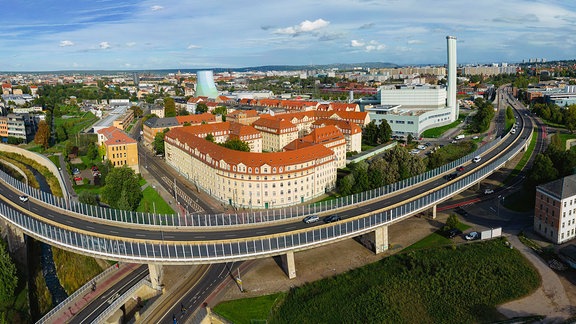 Kraftwerk Nossener Brücke mit Hochstraße in Dresden Löbtau.