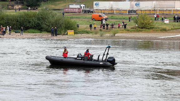 Schlauchboot auf der Elbe