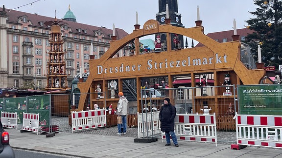 Dresdner Striezelmarkt im Aufbau