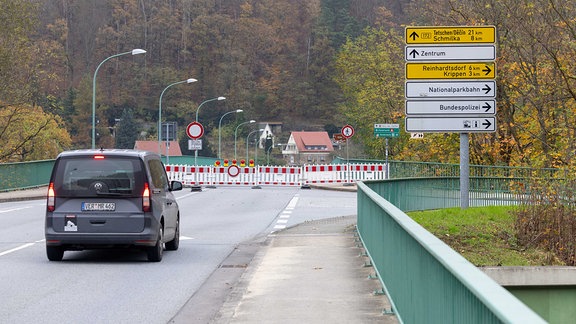  Elbbrücke im sächsischen Bad Schandau gesperrt