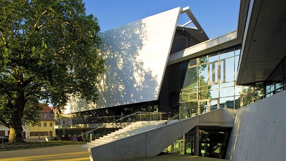 Hochschule für Musik Dresden - Erweiterungskomplex mit Unterrichtsräumen, Probebühne, Bibliothek sowie einem 450 Zuschauer fassenden Konzertsaal