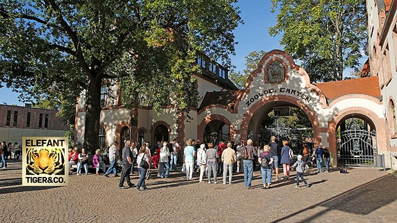 Gäste vor dem Leipziger Zoo