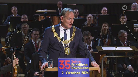 Burkhard Jung, Oberbürgermeister der Stadt Leipzig, hält eine festliche Rede.