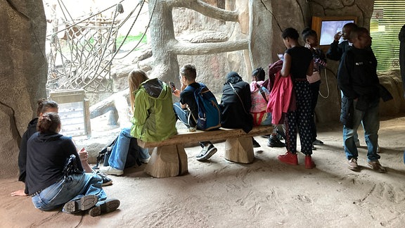 Schüler aus Malawi im Zoo Leipzig