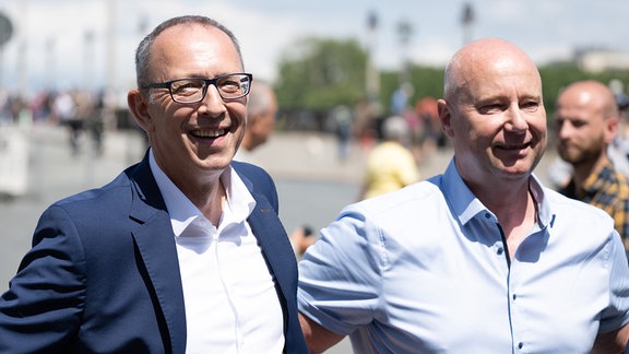 Jörg Urban (l), Vorsitzender der AfD in Sachsen, und Jan Zwerg, Generalsekretär der AfD in Sachsen