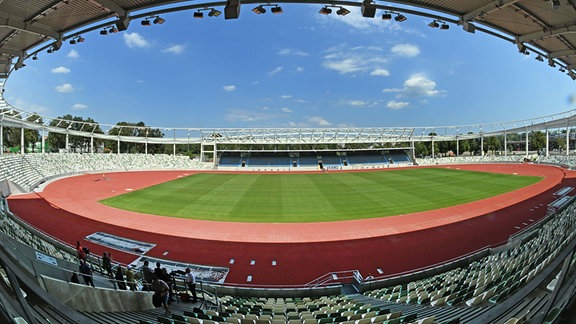 Sachsen Dresden Stadionneubau Heinz Steyer Stadion bis auf Kleinigkeiten fertig Blick auf das Spielfeld