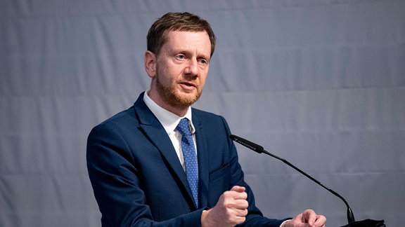 Michael Kretschmer (CDU), Ministerpräsident von Sachsen, nimmt an einer Pressekonferenz nach einem Treffen des Bundesministers mit den Ministerpräsidenten der Bundesländer Brandenburg, Sachsen und Sachsen-Anhalt teil.