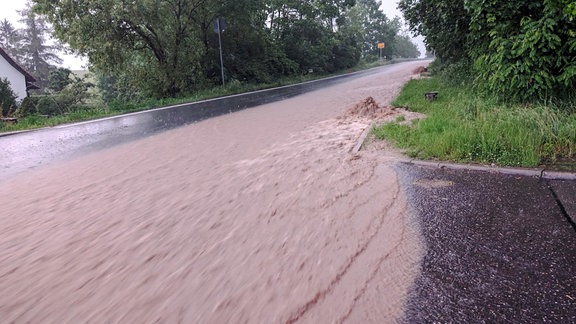 Überschwemmung auf einer Straße