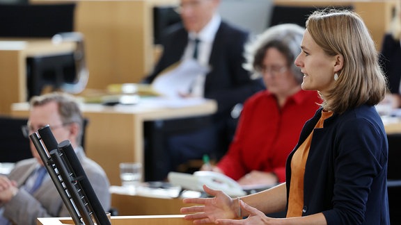 Plenum Thüringer Landtag 22.09.2021, Erfurt, Thüringer Landtag, Plenarsaal, 7.Wahlperiode, 57.Plenum / Plenarsitzung im Bild: Laura Wahl Bündnis 90/ Die Grünen