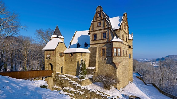 Oberschloss Kranichfeld in einer Schneelandschaft