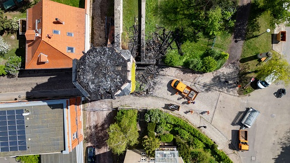 Eine abgebrannte Kirchturmspitze