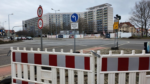 Ein Bauzaub an einer kreuzung in Erfurt.