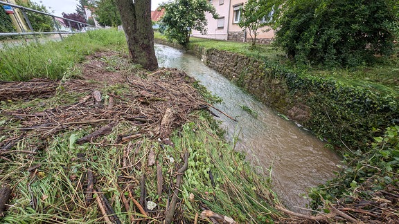 Wasser in einem Graben