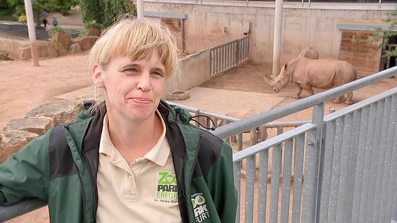 Heike Maisch vor dem Nashorngehege im Erfurter Zoo.