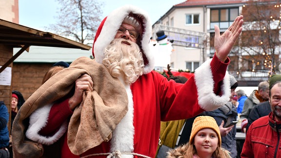 Der Weihnachtsmann auf dem Weihnachtsmarkt in Sömmerda