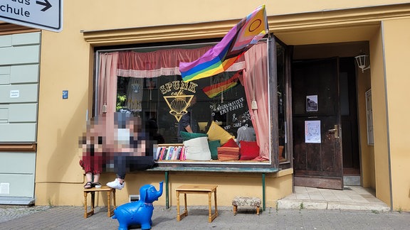 Das Schaufenster des Café Spunk in Weimar in der Marienstraße