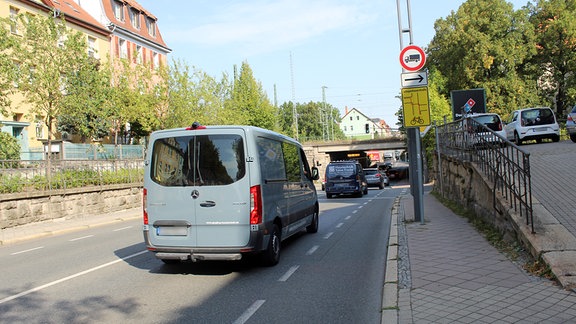 Dichter Verkehr in Weimar an der Ostumfahrung