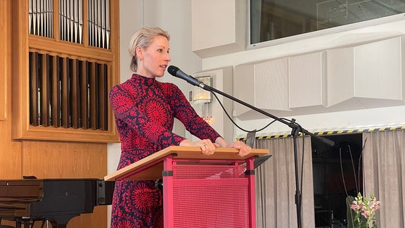 Professorin Lena Haselmann-Kränzle von der „Hochschule für Musik Franz Liszt Weimar“ führte durch die Tagung.