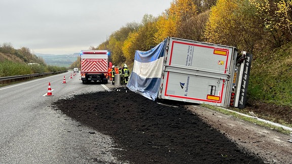 Umgekippter Lkw auf der Autobahn