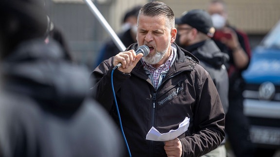 Thorsten Heise aus Thüringen spricht auf einer Nazi-Demonstration.