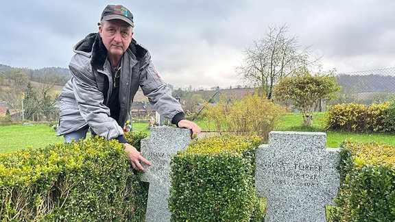 Zwei der vier Grabkreuze in Ershausen im Eichsfeld sind den Recherchen von Stefan Sander zu verdanken. Sie sind für die Jagdflieger Heinrich Eckrich und Josef Torfner, die im September 1944 abgeschossen wurden.