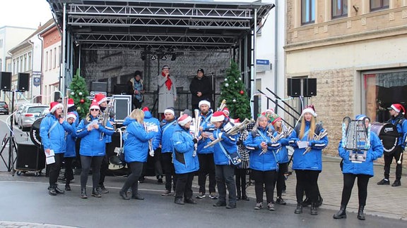 Schalmeienorchester aus Artern beim Weihnachtsmarkt.