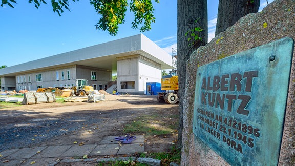 Blick auf die neue Haupttribuene des Albert-Kuntz-Sportparks.