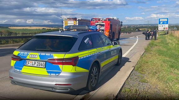 Polizei und Feuerwehr am Unfallort