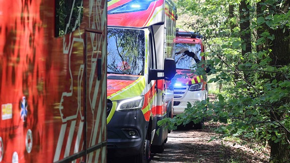 Bei einem Unfall in Gera sind mindestens drei Menschen verletzt worden, darunter zwei Kinder