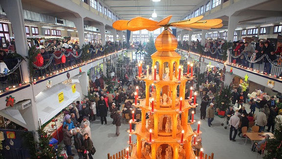 Die Pyramide zum Pyramidenfest in Ronneburg.