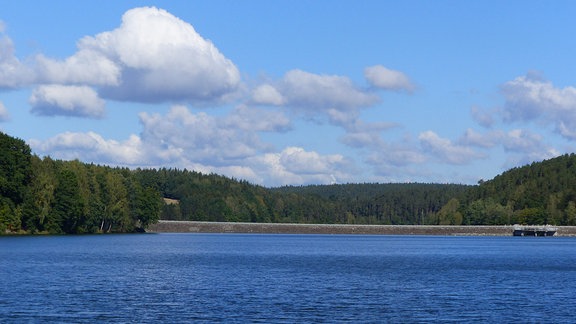 Die Staumauer der Talsperre Zeulenroda