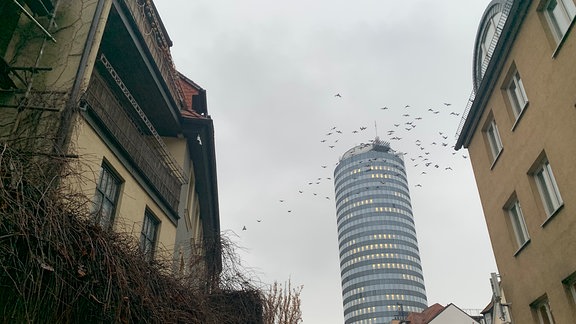 Ein Haus neben dem Uni-Turm in Jena.