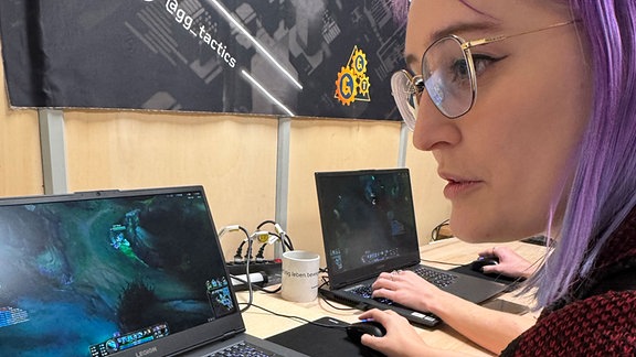 Julia spielt im Verein Jenaer eSports e.V. "League of Legends".