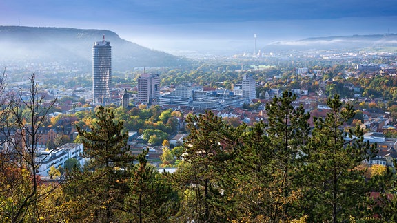 Stadtansicht mit JenTower und Friedrich-Schiller-Universität 