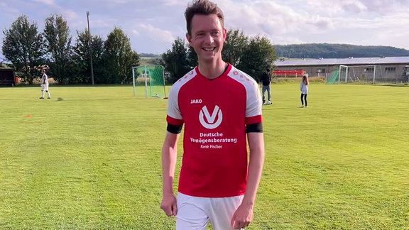 Landrat Johann Waschnewski im Fußballtrikot