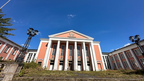 Bemooster Treppenaufgang zum Kulturpalast Unterwellenborn