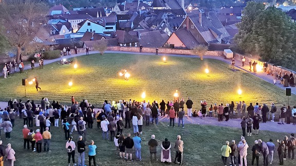 Mittelalterlicher Weihnachtsmarkt auf Schloss Wilhelmsburg.