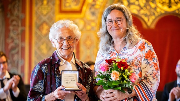 Verleihung der "Thüringer Rose" an Ehrenamtler aus dem ganzen Land. Auf der Wartburg, durch Sozialministerin Heike Werner.