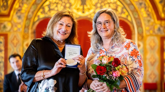 Verleihung der "Thüringer Rose" an Ehrenamtler aus dem ganzen Land. Auf der Wartburg, durch Sozialministerin Heike Werner.