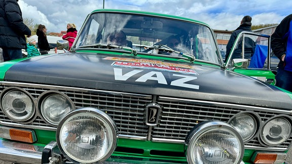 Technische Abnahme zur 60. Rallye Wartburg Eisenach: Renn-PKW "Lada" bei der Rennvorbereitung