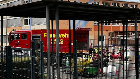 Am Dr. Sulzberger-Gymnasium in Bad Salzungen gab es einen Feuerwehreinsatz wegen eines Unfalls mit Schwefelsäure.