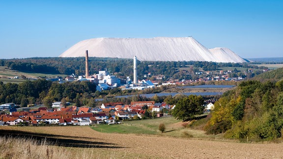 Kaliwerk und Abraumhalde des Unternehmens K+S KALI GmbH.